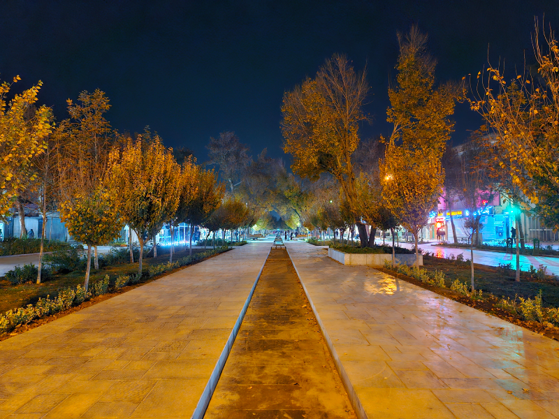 عکس با حالت شب از چهارباغ اصفهان 